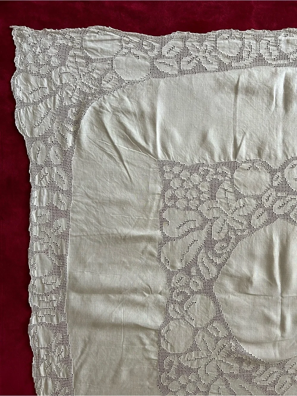 VTG Lace Cloth Ivory Ecru Linen Tablecloth 48” X 50” No Stains Picot Loops